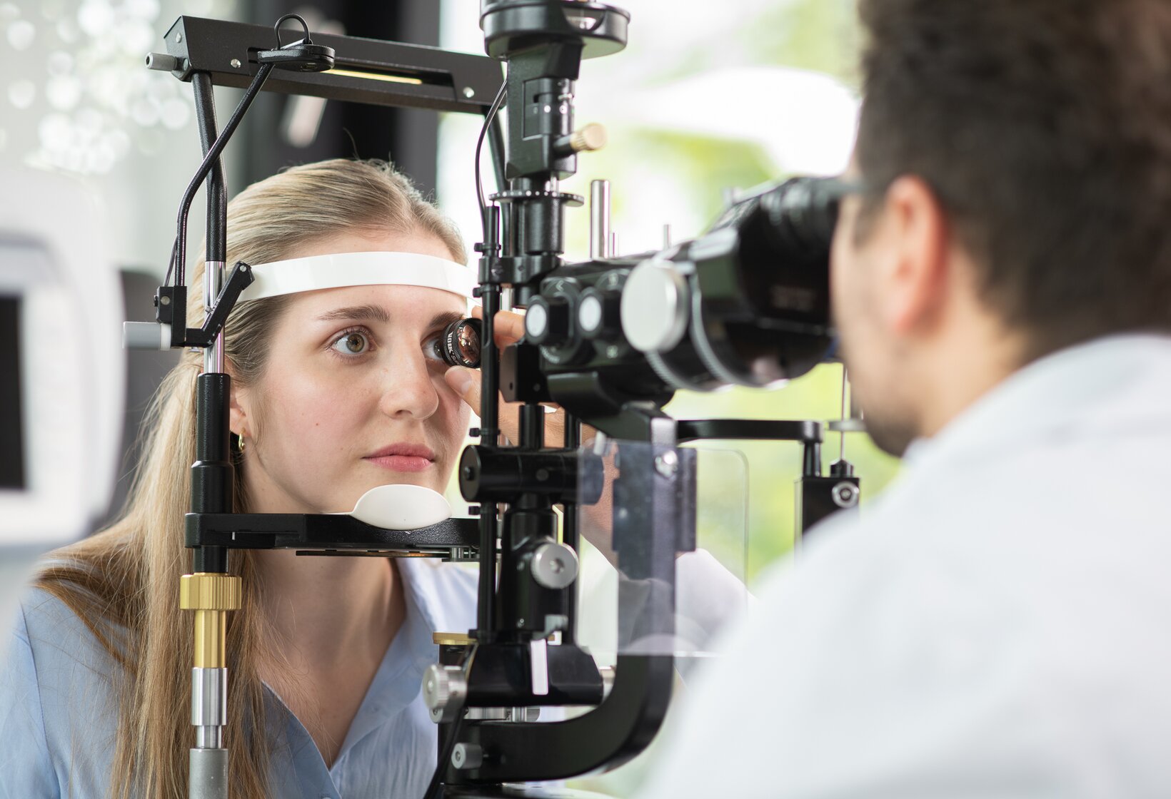Augenuntersuchung an der Spaltlampe in der Augenklinik KSA Aarau