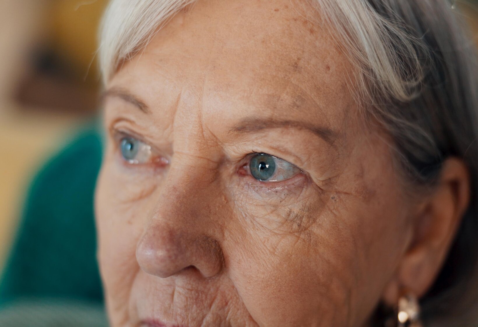 Patientin bei der augenärztlichen Untersuchung